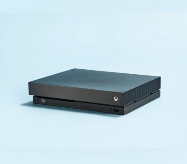 X BOX ONE X 1TB  ( NO WARRANTY)